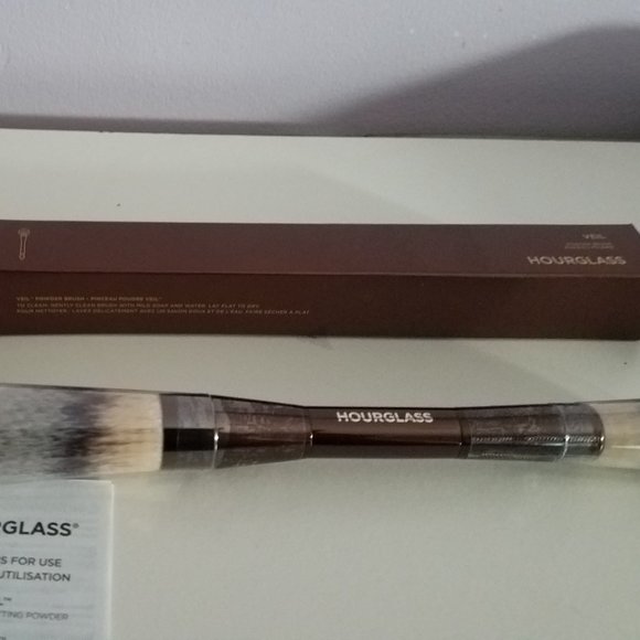 $21 OFF  ✅ Hourglass VEIL POWDER BRUSH Double Ended (Dual-Sided) ✨ NEW IN BOX - Picture 7 of 12
